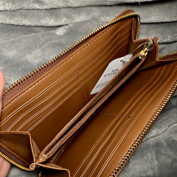 NWT Authentic Coach wallet. Khaki/ Saddle 2 - Picture 3 of 6